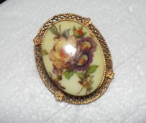 Vintage schöne Brosche Anstecknadel florales Design mit goldfarbener filigraner Fassung EUC 2" - Bild 1 von 3