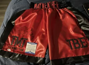 FLOYD MAYWEATHER JR. AUTOGRAPHED BOXING TRUNKS BECKETT WITNESS - Picture 1 of 2