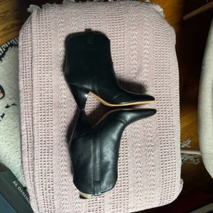 Marc Fisher Women Carissa Black Leather Western Cowboy Ankle Boots size 9.5 - Picture 1 of 7