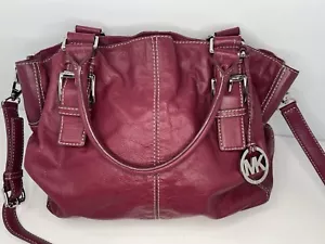 Bolso de hombro grande de cuero Michael Kors Brookville púrpura fucsia con encanto - Imagen 1 de 13