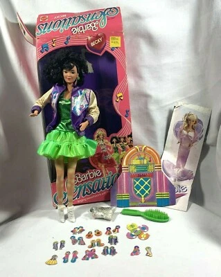 Barbie Sensations Becky 1987 #4977 caja dañada manchas eliminadas en la pierna y el atuendo Foto 1 de 4