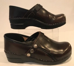 Sanita Women’s Cori Clogs Brown Leather 37 EU - 6.5 US - Picture 1 of 12