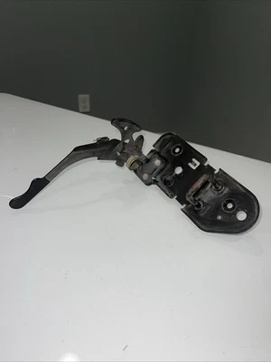 2003 - 2005 Lincoln Aviator HOOD LOCK  LATCH  ASSEMBLY OEM - Image 1 of 4