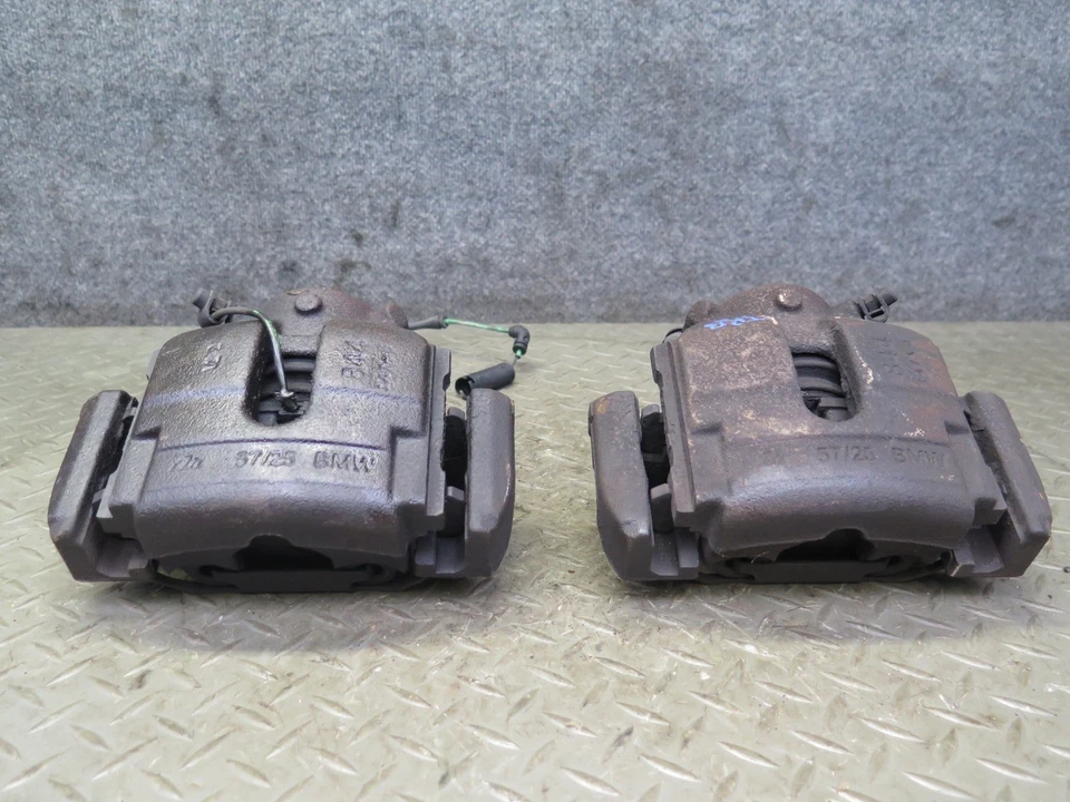 01-06 BMW E46 330i 330Ci tracción trasera juego de 2 pinzas de freno delanteras izquierda y derecha 77K OEM Foto 1 de 4