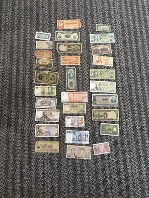 Lote de 30 moedas estrangeiras mistas EXATAS - Imagem 1 de 4