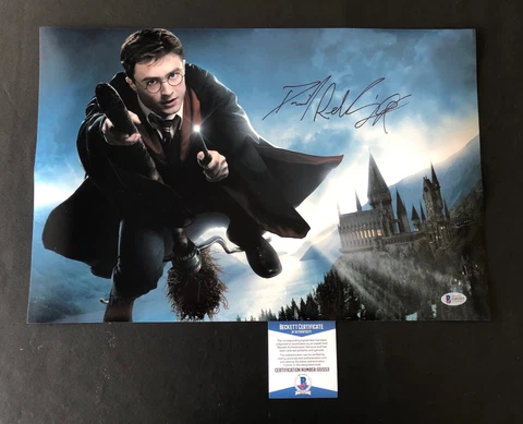 DANIEL RADCLIFFE SIGNED HARRY POTTER 12X18 PHOTO AUTHENTIC AUTOGRAPH BECKETT 19 Cover