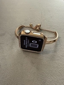 Apple Watch SE 40mm Aluminum Ion X Glass GPS With 2 Cases And 10 Bands. - Photo 1 sur 14