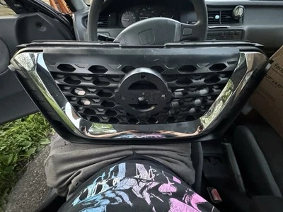 Nissan Kicks 2018 2019 OEM parachoques delantero parrilla 62310-5RB0A Foto 1 de 4