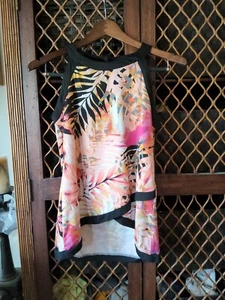 Usada en Excelente Condición Blusa Time Line Palma Tropical Floral Camiseta sin Mangas Mediana M Coral Asimétrico - Imagen 1 de 6