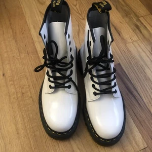 Dr. Martens Unisex 1460 Bex Lackleder Plattformstiefel - Bild 1 von 5