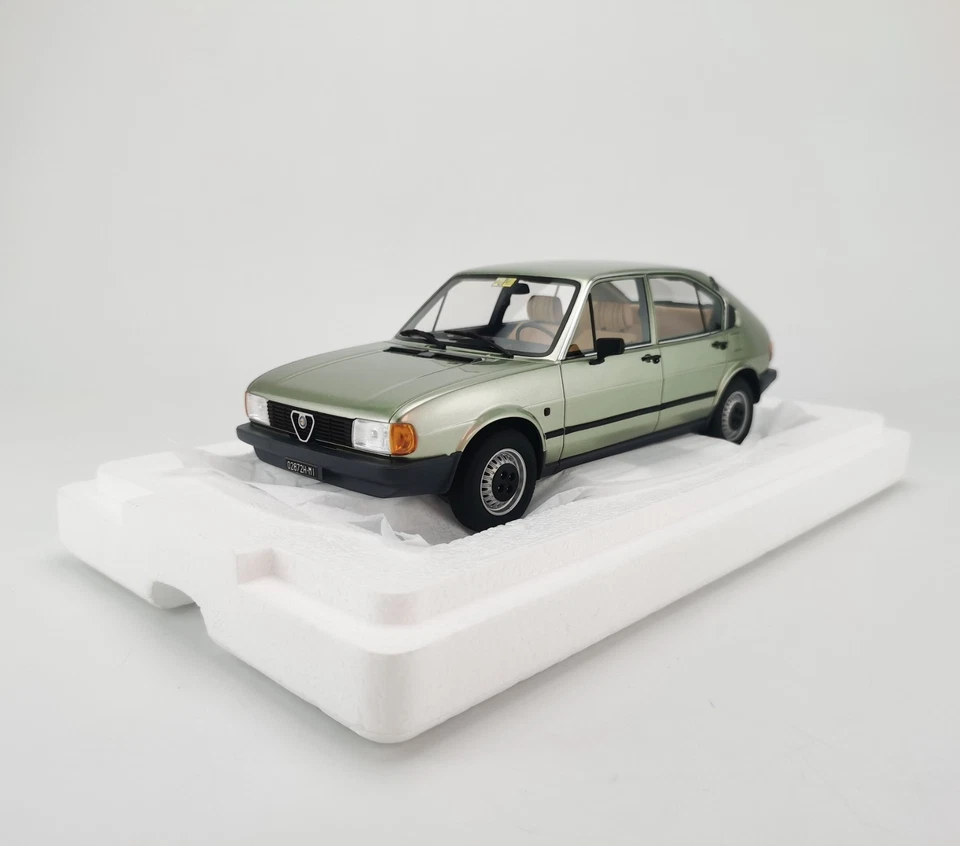 LAUDORACING-MODEL 1 :18 Alfa Romeo Alfasud 4 Porte 1980-82 Resin Model car - Image 1 of 1