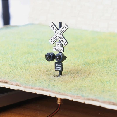 2 x N scale model railroad grade crossing signals  + circuit board flasher #NCB3 - Image 1 of 4