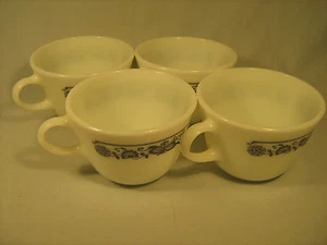 [Y3] Set of 4 PYREX Coffee Cups 8 oz. Milk Glass White with blue flowers - Picture 1 of 6