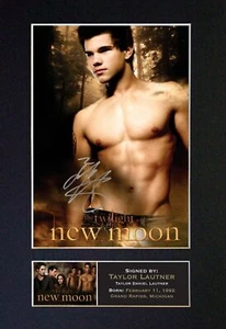 #25 TAYLOR LAUTNER Reproduction Signature/Autograph Mounted Signed Photograph A4 - Imagen 1 de 2