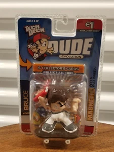 TECH DECK DUDES Figura Bruce Lee SkateBoard EVOLUTION Tarjetas coleccionables Kung Fu EE. UU. - Imagen 1 de 4