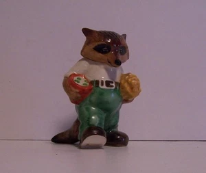 Raccoon Goebel Ringtail Boy Gathering Wood Hummelwerk Germany 1981 Vintage - Picture 1 of 5