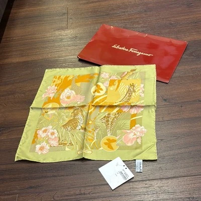 Bufanda de seda jirafa Salvatore Ferragamo nueva con etiquetas - multicolor, 100 % seda Foto 1 de 4