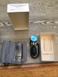 VINTAGE  Marshall SphygmoManometer 107 Aneroid Sphygmo In Original Box- BROKEN - Picture 1 of 2