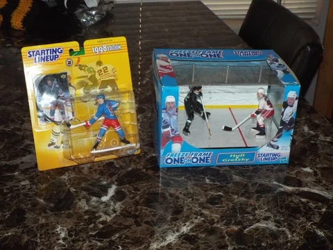 Wayne Gretzky & Bobby Hull One on One SLU 1999 & 1998 Figure NY Rangers Cover