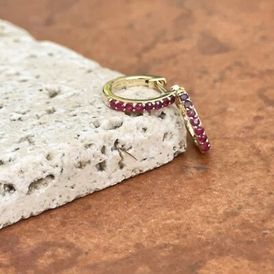 Pendientes de aro Huggie pequeños redondos de rubí genuino de oro amarillo de 10 quilates NUEVOS 8 mm Foto 1 de 4