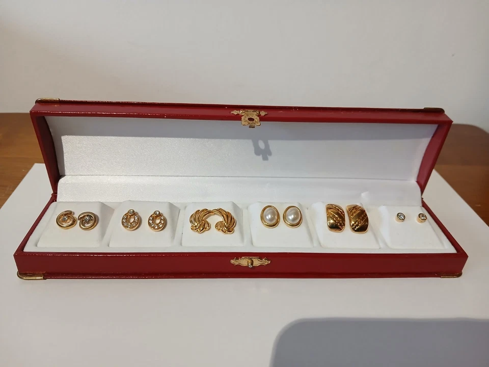 Bergiamo Red Leather box of six pair of gold plated earrings - Image 1 of 4