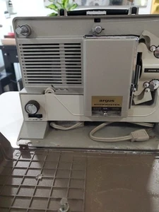 Argus Showmaster 750-AVZ, 8mm Film Projector, Variable Speed Control, Zoom Lens - Picture 1 of 9