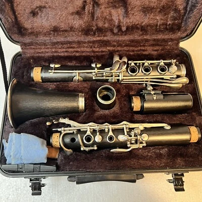 Clarinete Prestini - Plástico ABS y llaves niqueladas Foto 1 de 4