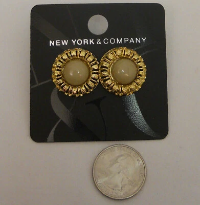 NEW YORK & COMPANY Aretes Racimos Tonos Dorados Cuentas Moca Push Back Foto 1 de 2