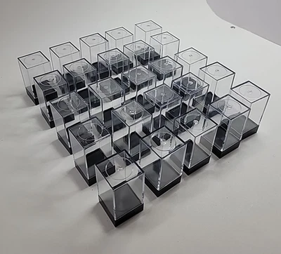 Juego de 25 Lote Caja de Exhibición de Plástico Mediana ALTA Figura Miniatura / Estuche de Dados de Juego Foto 1 de 4