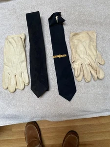 Vintage 60er 70er Jahre New York City Polizei NYPD Krawattenklammer 2 Krawatten & 2 Handschuhe - Bild 1 von 2