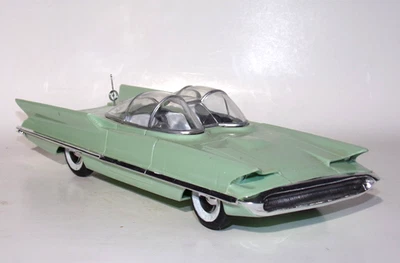 1955 LINCOLN FUTURA Concept Car Model - REVELL INC. 1956 - Image 1 of 4