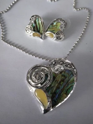 Набор ювелирных изделий из 2 предметов. Серебряный сердце подвеска с зеленый абалона и желтые камни. Серьги - Изображение 1 из 4