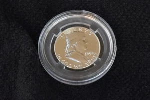1962 (P) Franklin Half Dollar Gem 90% Silver Proof Coin, In Capsule+ Stand - Picture 1 of 10