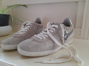 Scarpe da ginnastica eleganti scamosciate color moka chiaro/grigio frassino con glitter argento taglia 38 - Foto 1 di 16