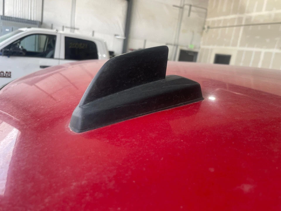 2009 - 2017 雪佛兰索罗德 1500 黑色车顶安装 GPS 天线桅杆 — 第 1/1 张图片