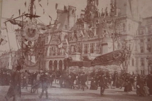 FETES FRANCO RUSSES PARIS HOTEL DE VILLE 1893 PHOTO VINTAGE CHAR BATEAU RUSSIE - Picture 1 of 2