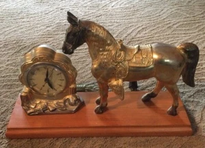 Vintage 1950s United 315 Mantle Desk Brass Horse Clock Wood Base Works! - Picture 1 of 6