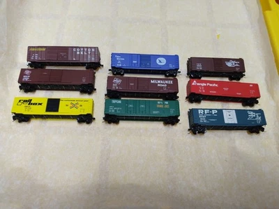 9 N Scale Kadee Micro Trains?  Boxcar Lot - Image 1 of 4