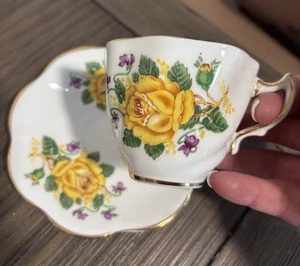 Clare Yellow Rose Teetasse & Untertasse Bone China England #381 - Bild 1 von 6