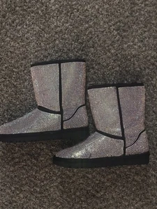 NEW The Shoe Dept. Encore Rhinestone Booties 7.5M - Picture 1 of 8