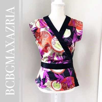 Top kimono envolvente satinado BCBGMAXAZRIA Foto 1 de 4