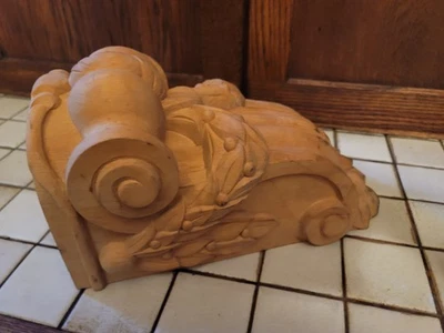 Ménsula de madera acento arquitectónico o estante. Madera maciza tallada 12x7x8 Rumania! Foto 1 de 4