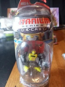Transformers Titanium Series Bumblebee 3" Diecast TRU NUEVO EN CAJA - Imagen 1 de 4