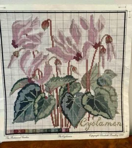 Botanischer Garten THE CYCLAMEN Elizabeth Bradley Nadelspitze Karte 16" Vintage - Bild 1 von 1