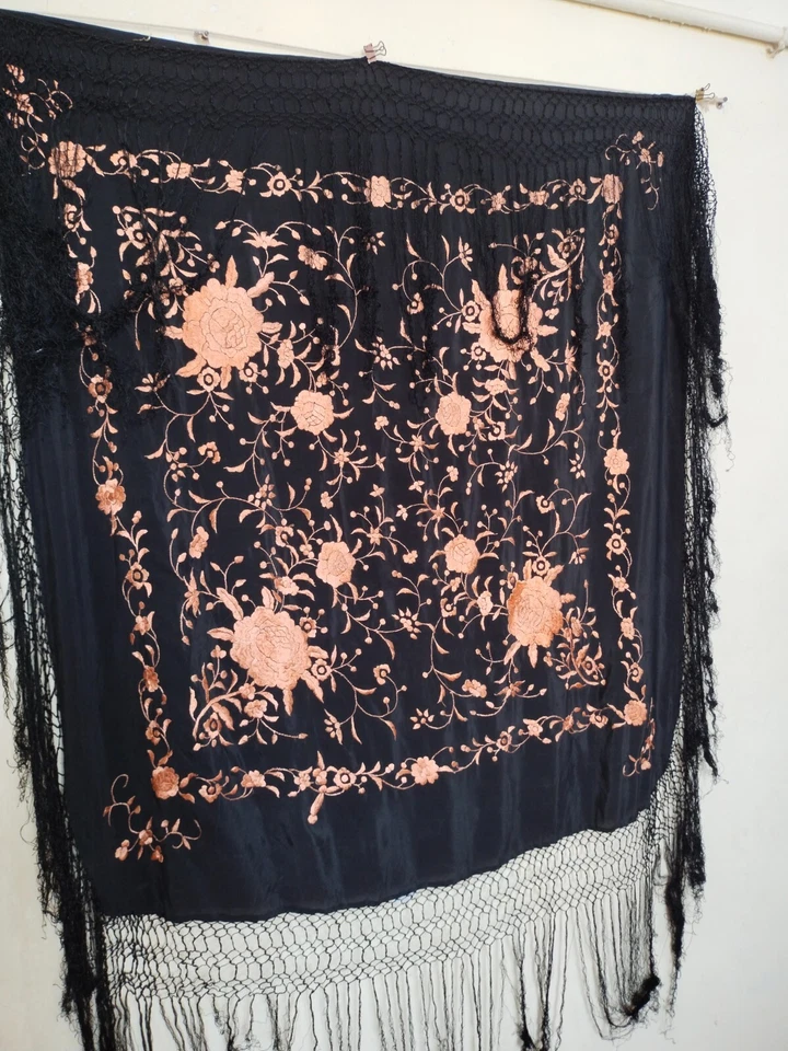 惊人的复古中国丝绸披肩钢琴流苏刺绣针线围巾 — 第 1/4 张图片