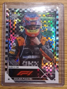 Oscar Piastri Rookie RC Checker Flag Refractor!!! Topps Chrome F1 2023 Helmet! - Bild 1 von 2