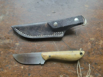 Cuchillo desollador de caza de acero Damasco de 5,5" mango compuesto con funda de cuero Foto 1 de 4