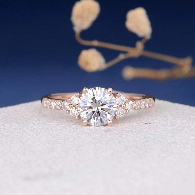 圆形切割模拟钻石单颗订婚戒指 14k 镀玫瑰金 — 第 1/4 张图片