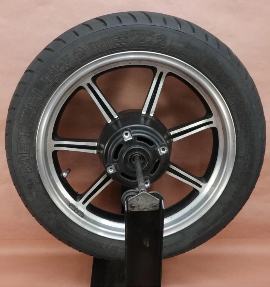 Llanta trasera Triumph Bonneville T100 2009-2016 rueda 130/80 R17 Foto 1 de 4