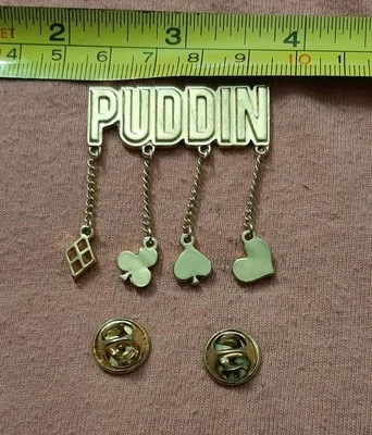 Prendedor Escuadrón Suicida Harley Quinn Puddin' Tono Dorado con Dijes Colgantes DC Comics Foto 1 de 4